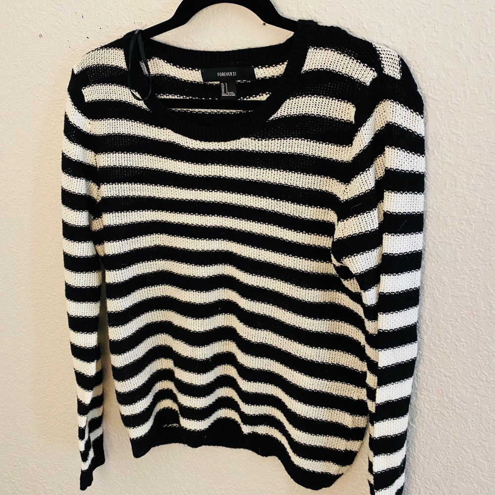 Black and white striped knitted sweater!